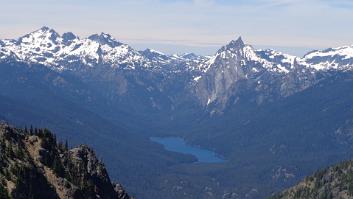 DSC09948 Closeup of Little Big Chief Mtn (7220 ft), Waptus Lake and Bears Breast Mtn (7170 ft)