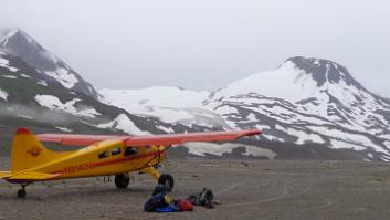 DSC00814 Trek starts at Iceberg Lake airstrip